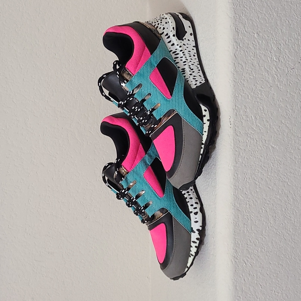 Shoes / Sneakers